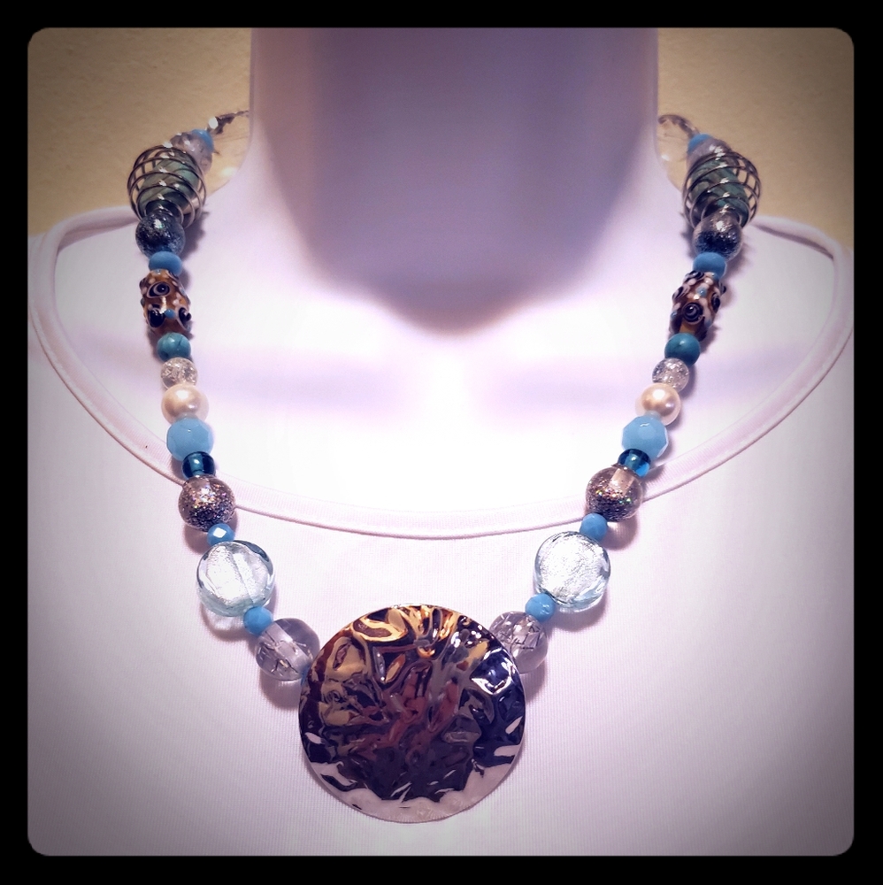 Women's fashion necklace in turquoise and silver